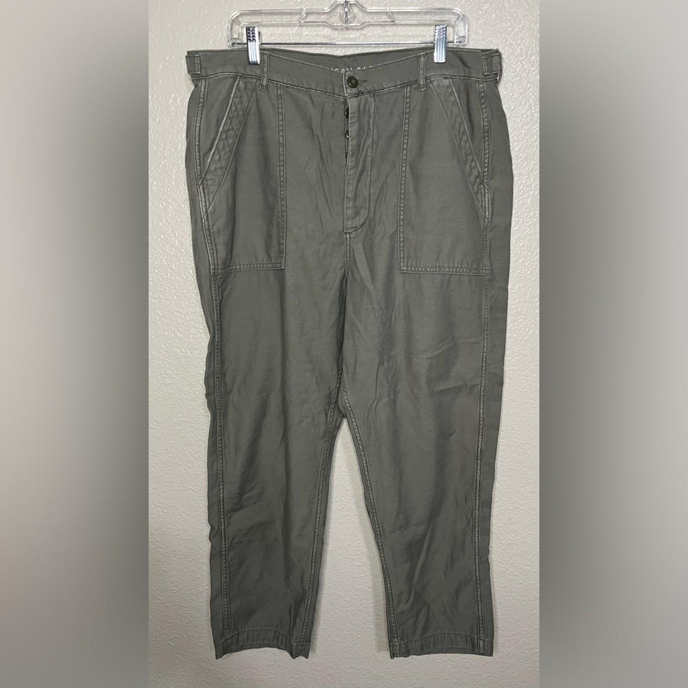 American Eagle mom jean